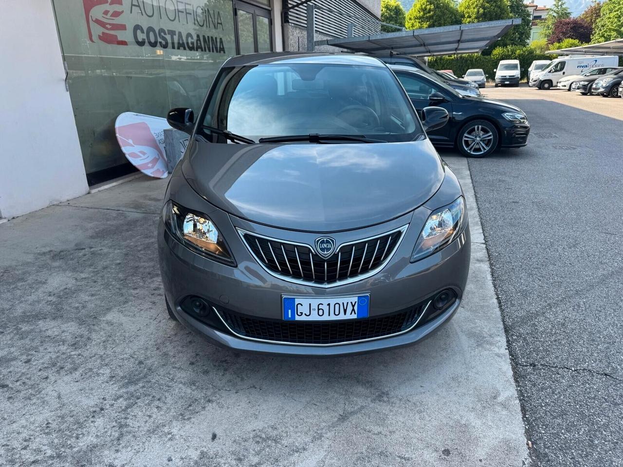 Lancia Ypsilon 1.0 FireFly 5 porte S&S Hybrid Ecochic Silver