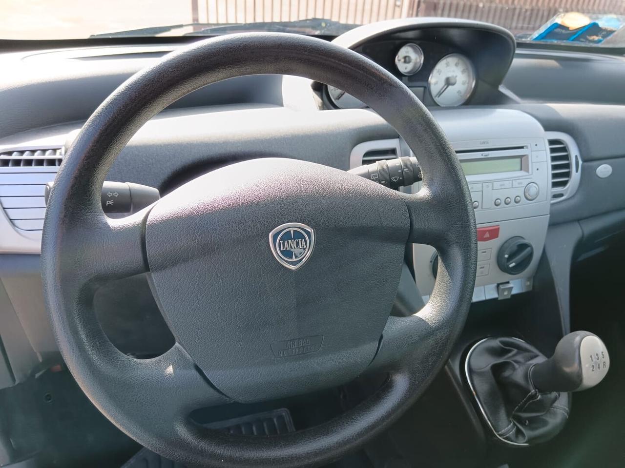 Lancia Ypsilon 1.3 MJT 75 CV Argento