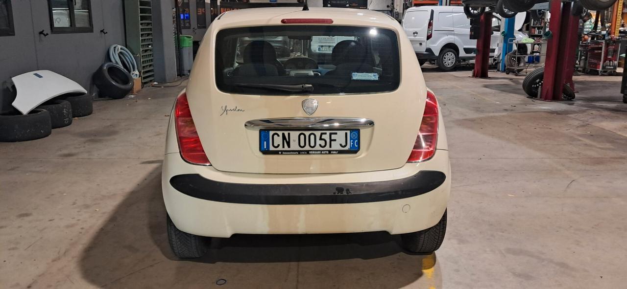 Lancia Ypsilon 1.2 16V Platino