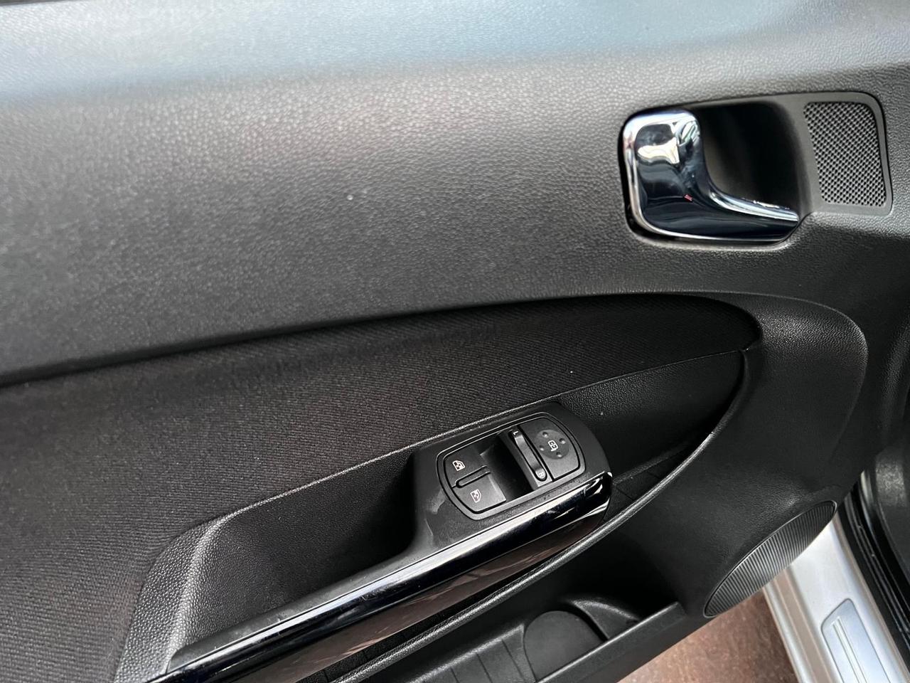 Opel Corsa 1.2 3 porte Sport