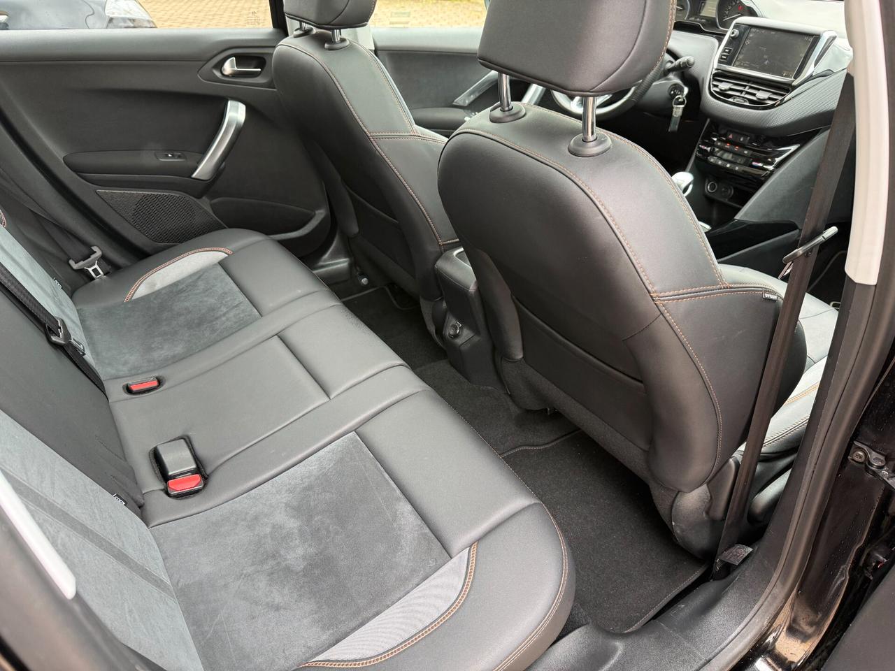 Peugeot 2008 BlueHDi 120 S&S Tetto Pelle JBL Luci Ambiente