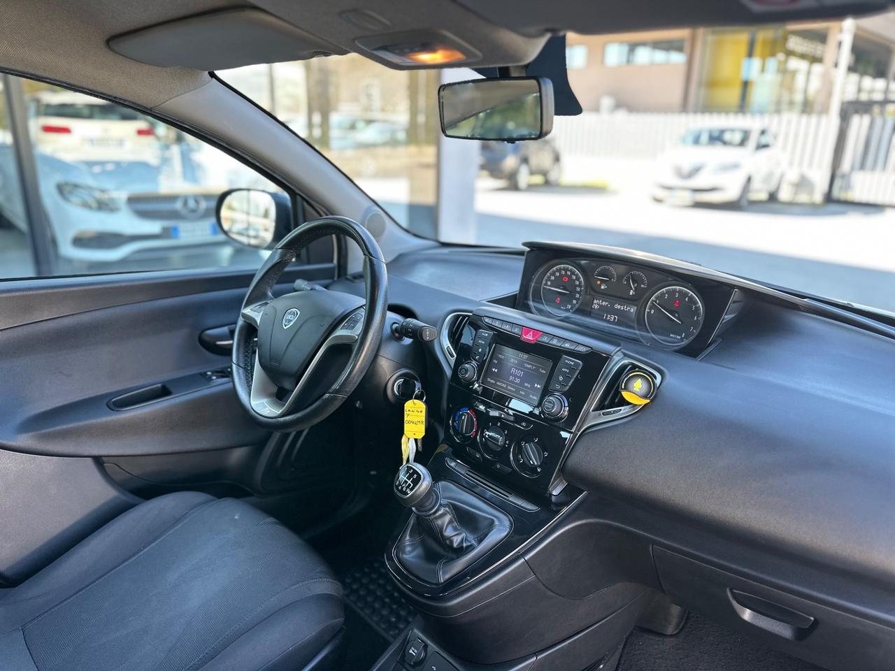 Lancia Ypsilon 1.0 FireFly 5 porte S&S Hybrid Ecochic Gold