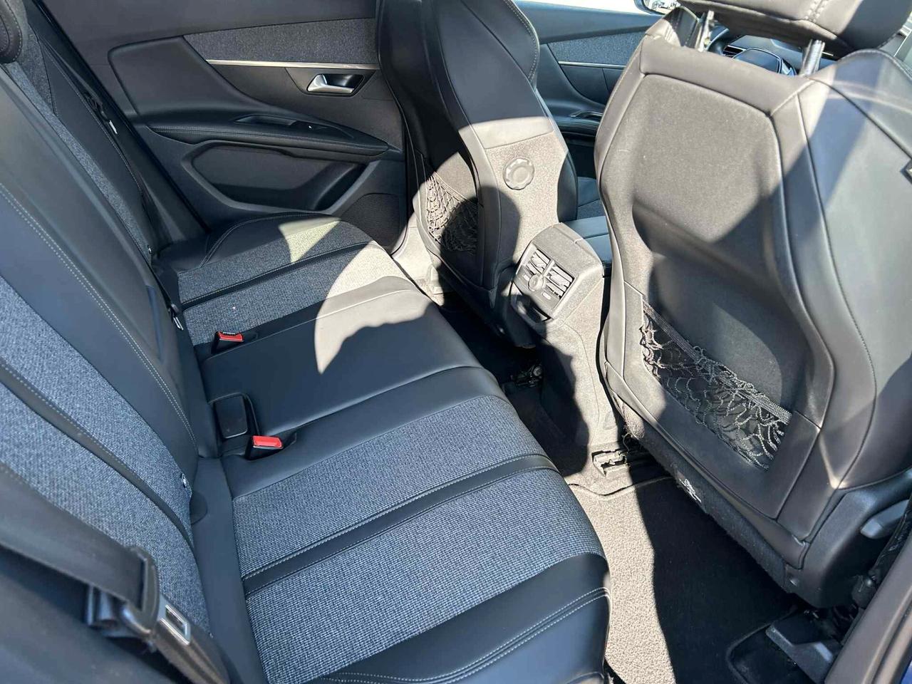 Peugeot 3008 BlueHDi 130 S&S EAT8 Allure