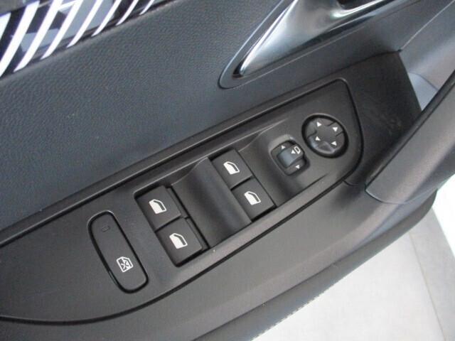 Peugeot 2008 PureTech 100 S&S Allure