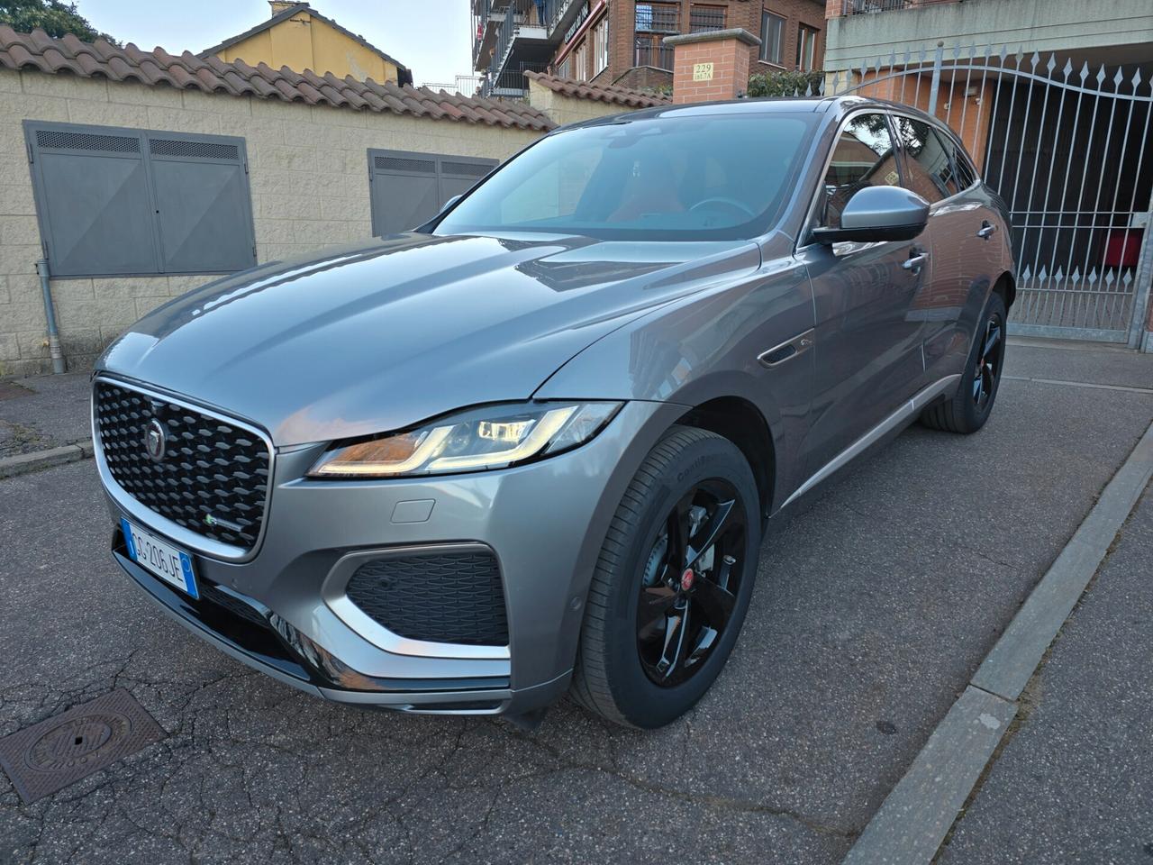 JAGUAR F-Pace R-Dynamic HSE 2.0d 204 CV AWD Auto.