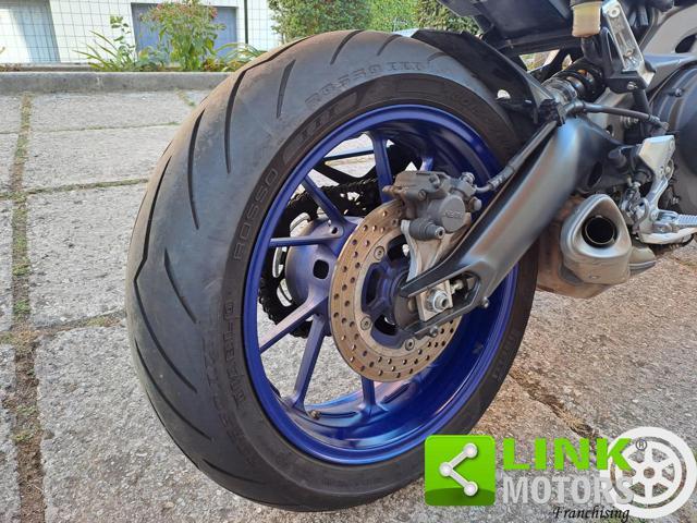 YAMAHA MT-09 .