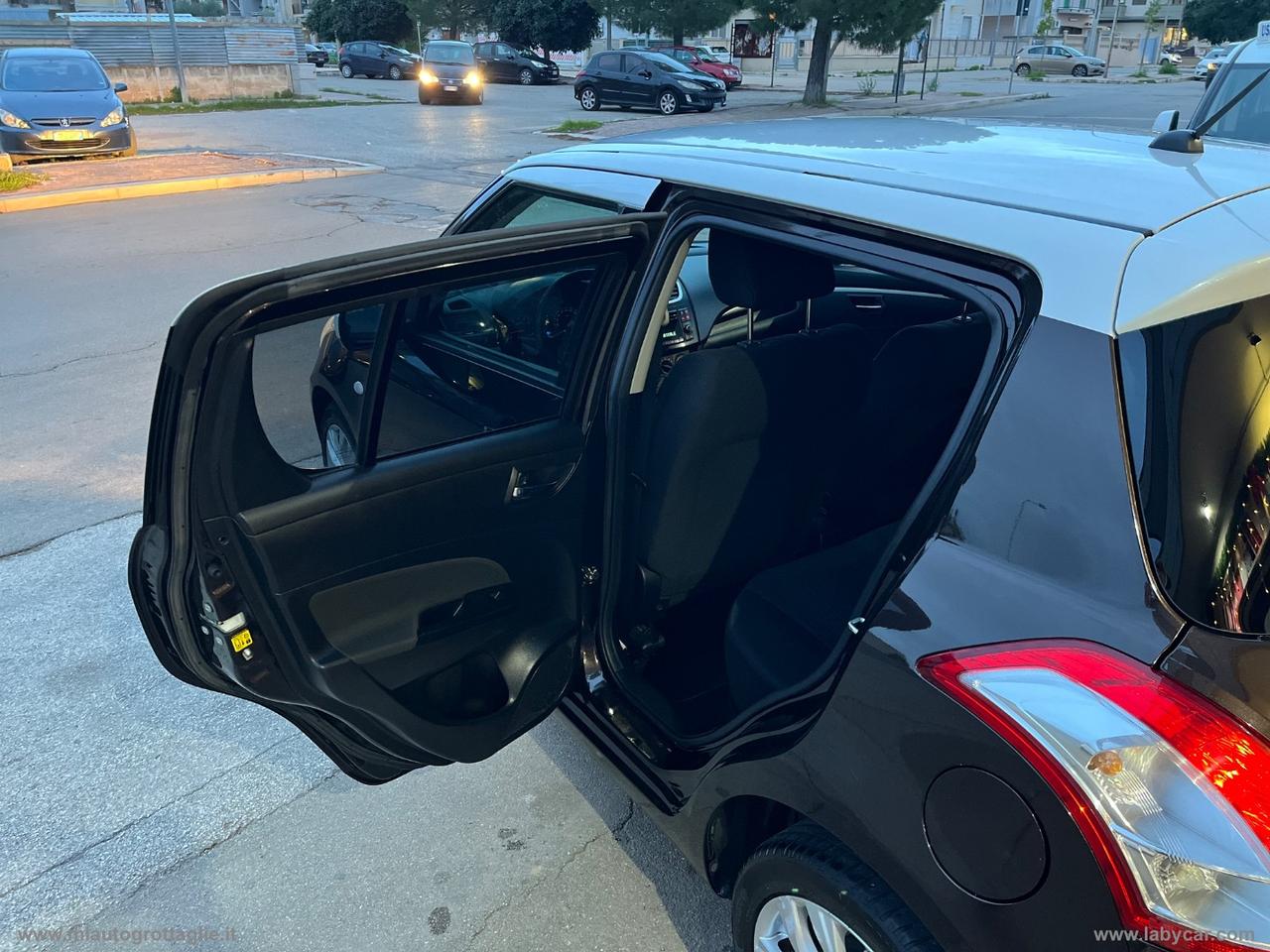 SUZUKI Swift 1.2 VVT 5p. B-Top Bi-Color