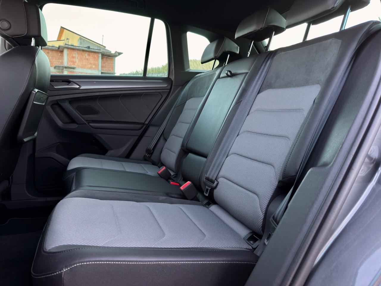 Volkswagen Tiguan 2.0 TDI 150cv DSG 4MOTION R-Line