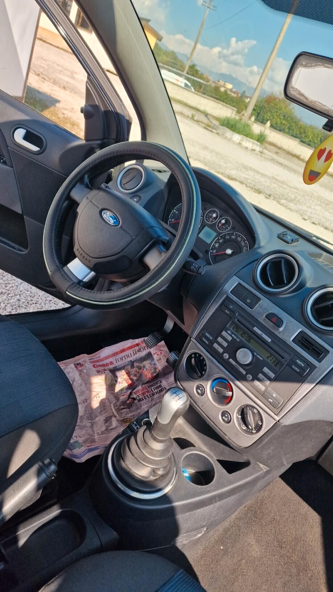 Ford Fiesta 1.2 16V 3p. Ghia "GPL"