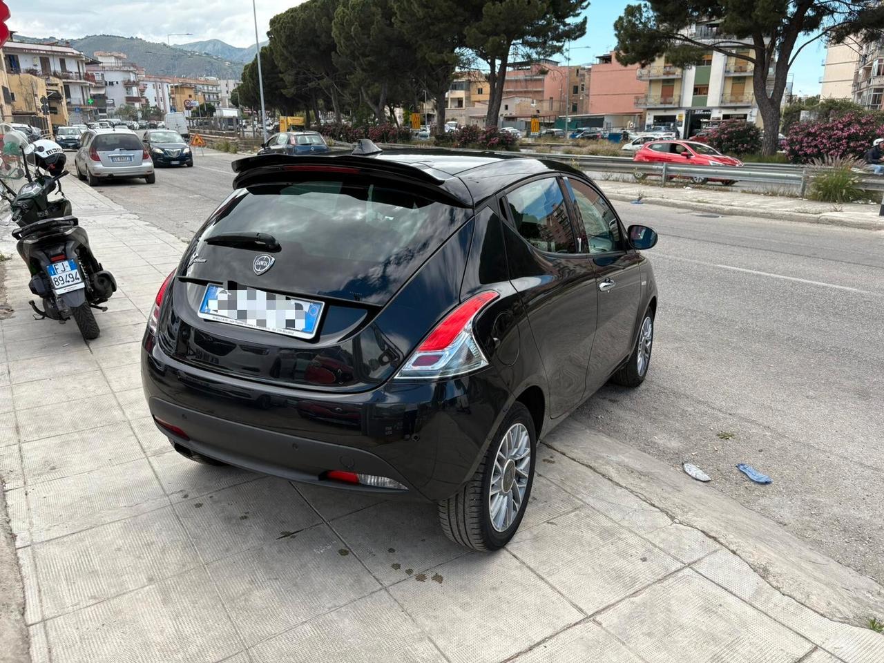 Lancia Ypsilon 1.3 MJT 16V 95 CV 5 porte S&S 30th Anniversary