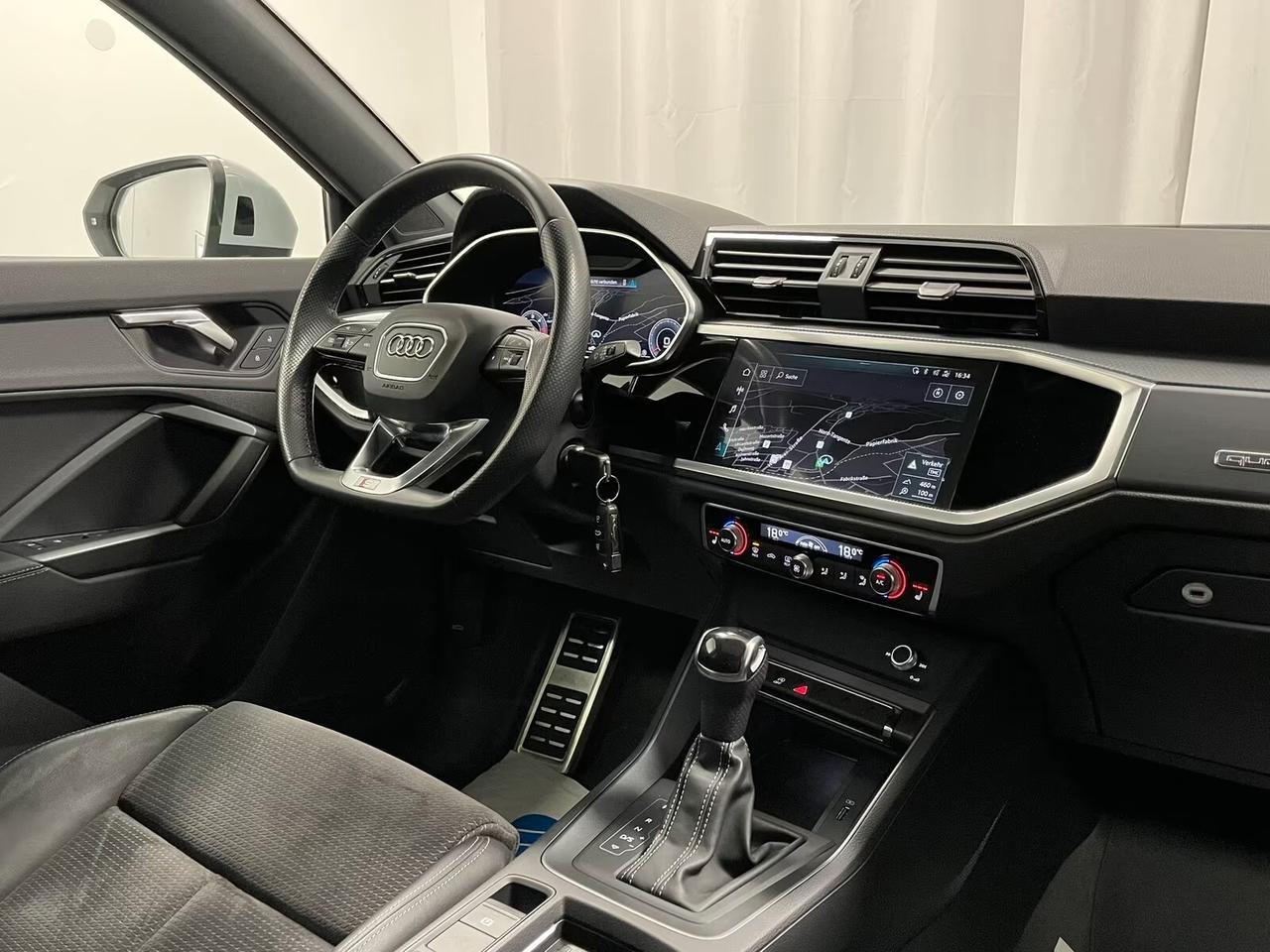 Audi Q3 SPB 40 TDI Q4 S-LINE PANO MATRIX