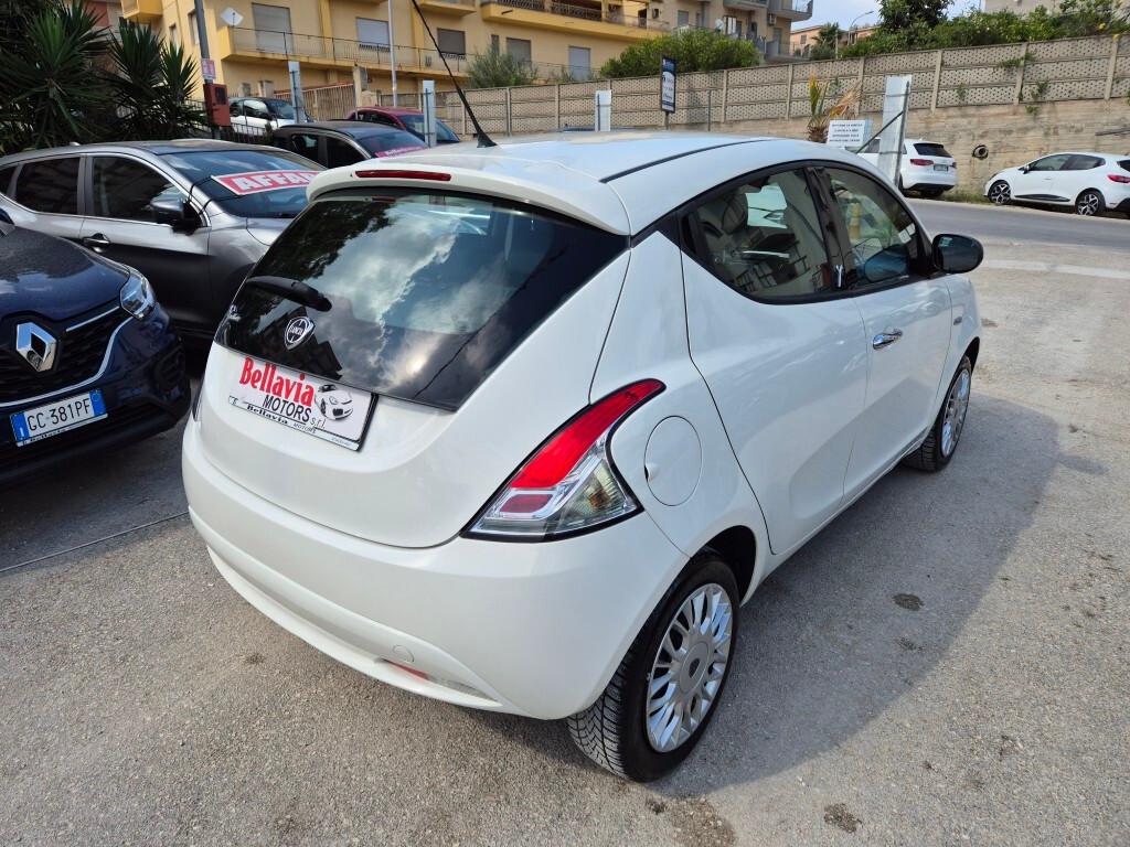 Lancia Ypsilon 1.2 69 CV 5 porte 27.000 KM