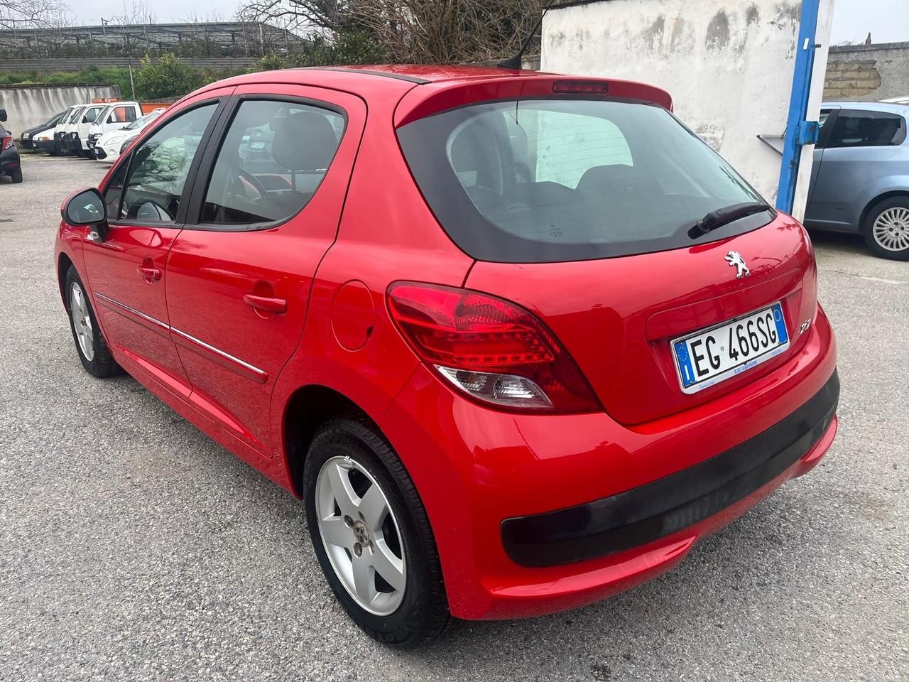 Peugeot 207 5P-1.4 hdi/68 cv -“ millesim 200” -2011