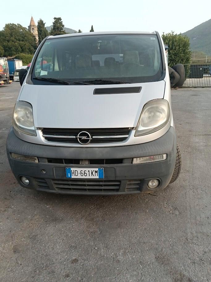 Opel Vivaro 27 1.9 DTI 8 posti + gancio traino
