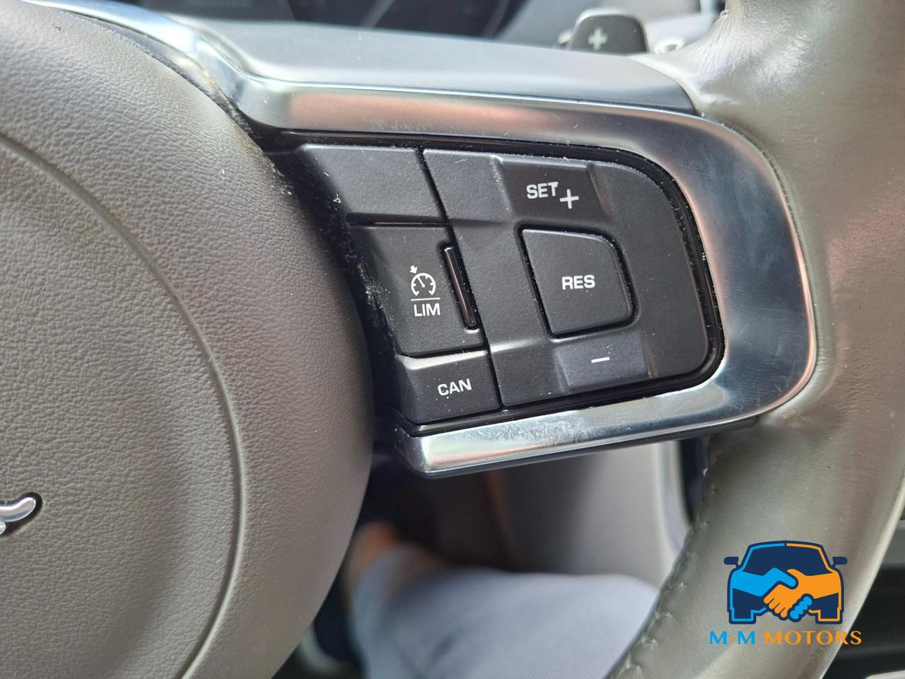 Jaguar XE Berlina XE 2.0d i4 Prestige Business edition 180cv auto my18