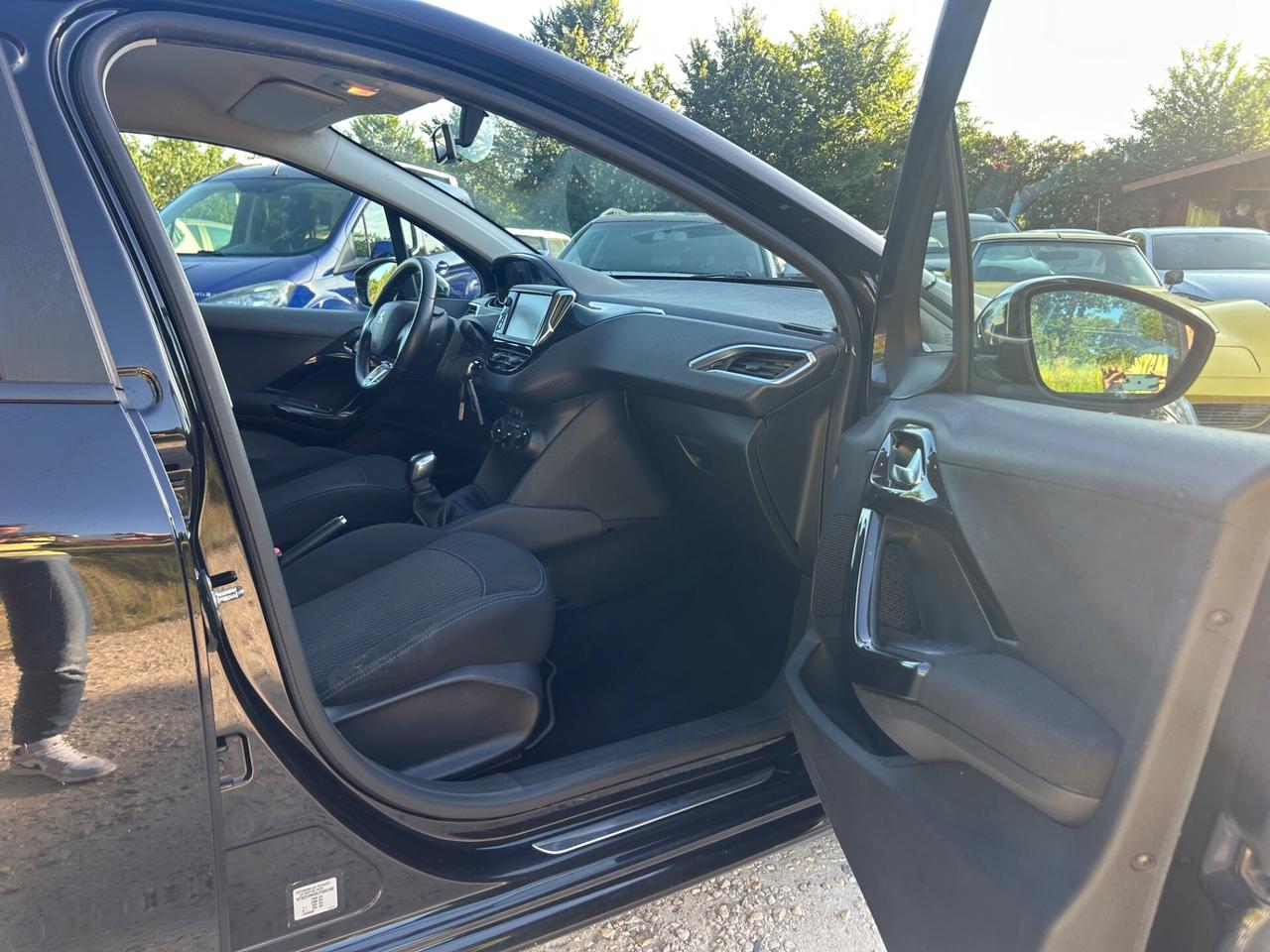 Peugeot 208 PureTech 82 5 porte Allure neopatentati permute