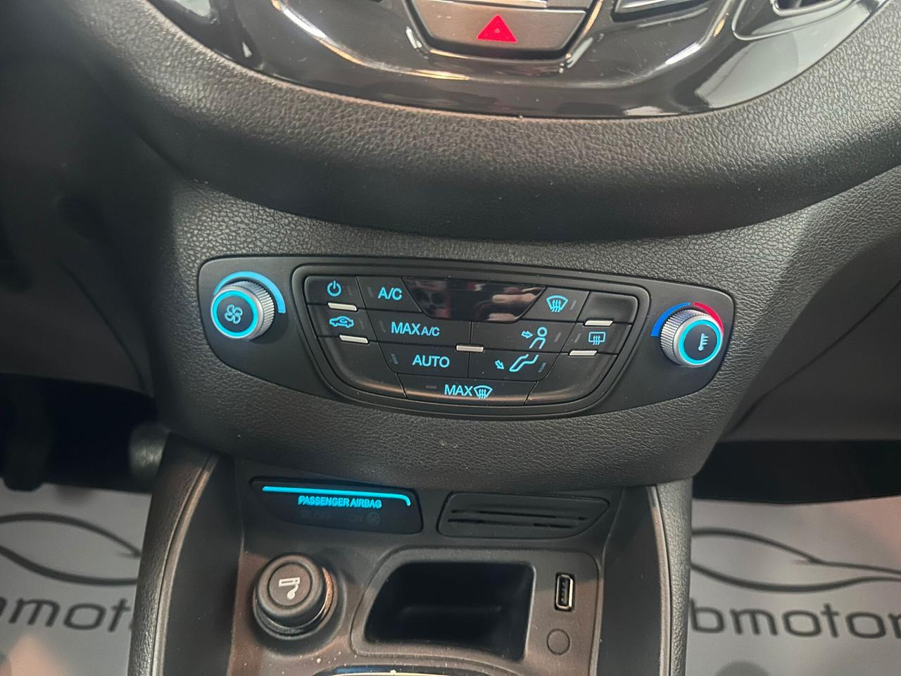 Ford Tourneo Courier 1.0 EcoBoost 100 CV Titanium