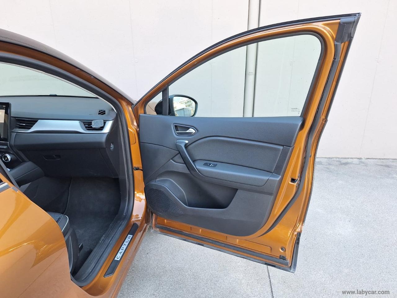RENAULT Captur INTENSE Plug-in Hybrid E-Tech TETTO 160 CV