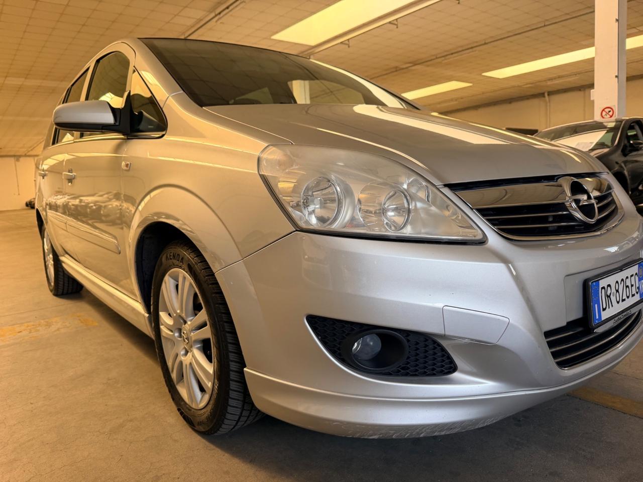 Opel Zafira 1.6 16V ecoM 94CV Cosmo 7 POSTI