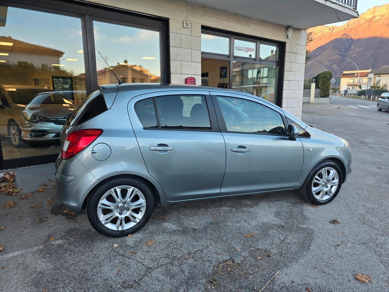 Opel Corsa 1.2 5 porte Elective