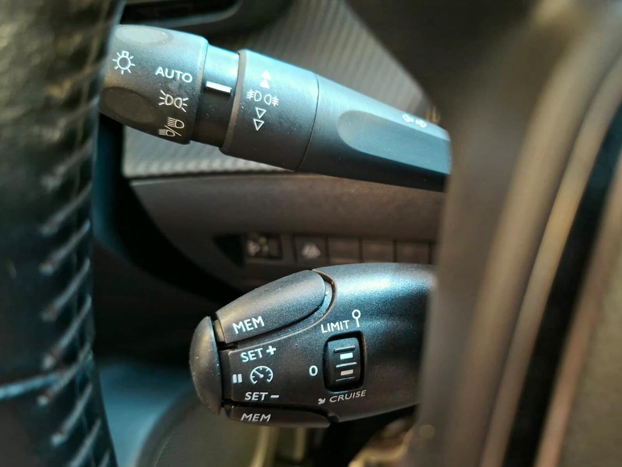 Peugeot 2008 1.5 BlueHDi 100cv Allure Navi Pack 2020