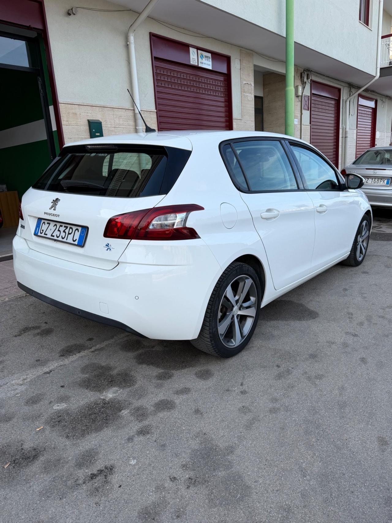 Peugeot 308 1.6 HDi 92 CV BERLINA *140.000km*