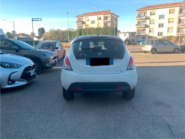 Lancia Ypsilon 1.3 MJT 95 CV 5 porte NEOPATENTATI