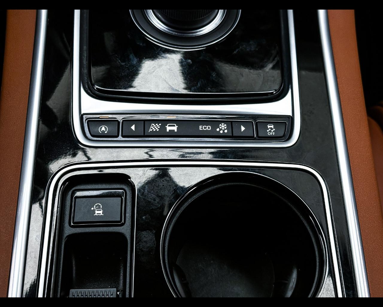 JAGUAR XE 2.0 D Turbo 180 CV AWD aut. Prestig