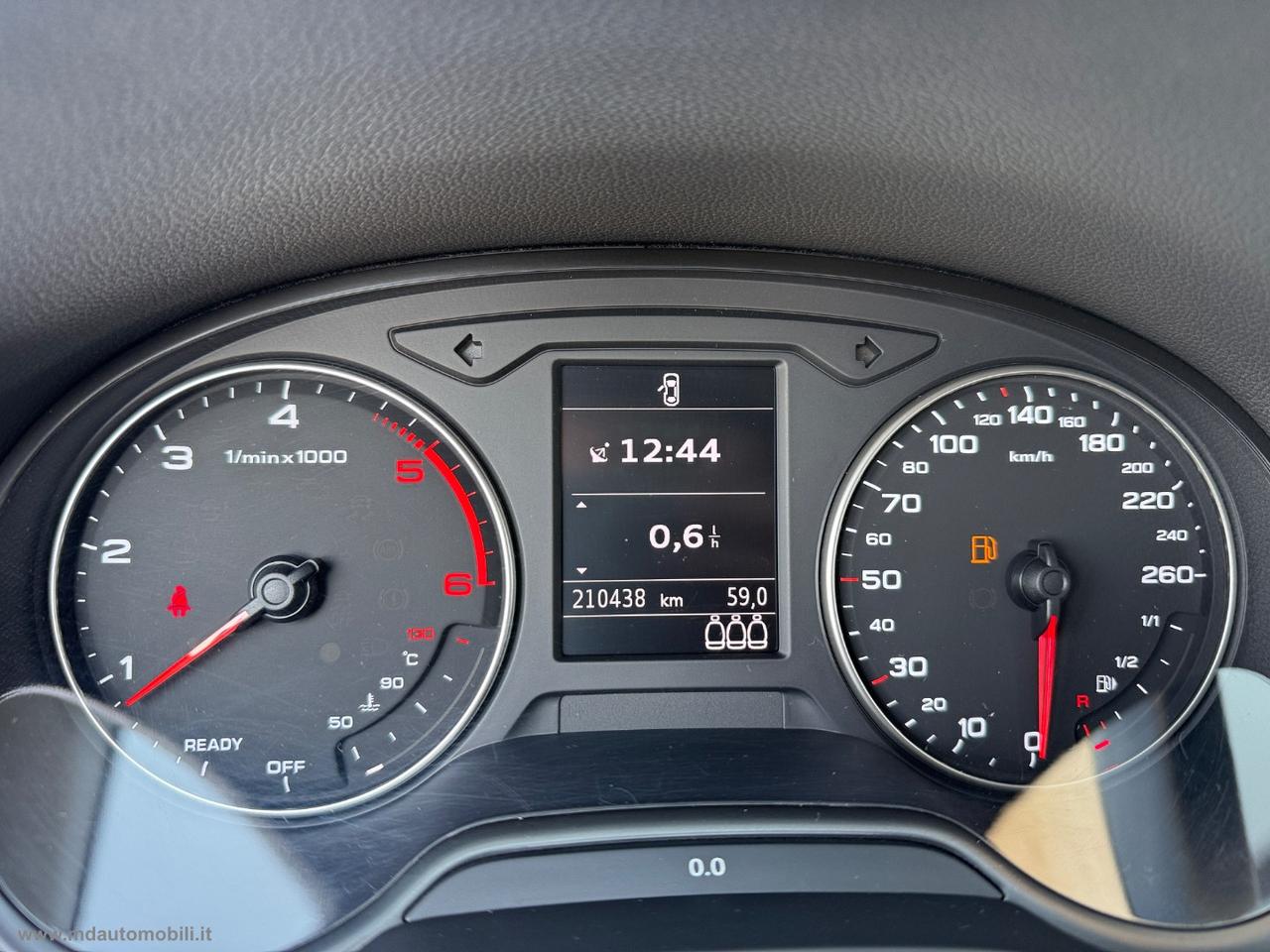 AUDI Q2 30 TDI Business STUPENDA