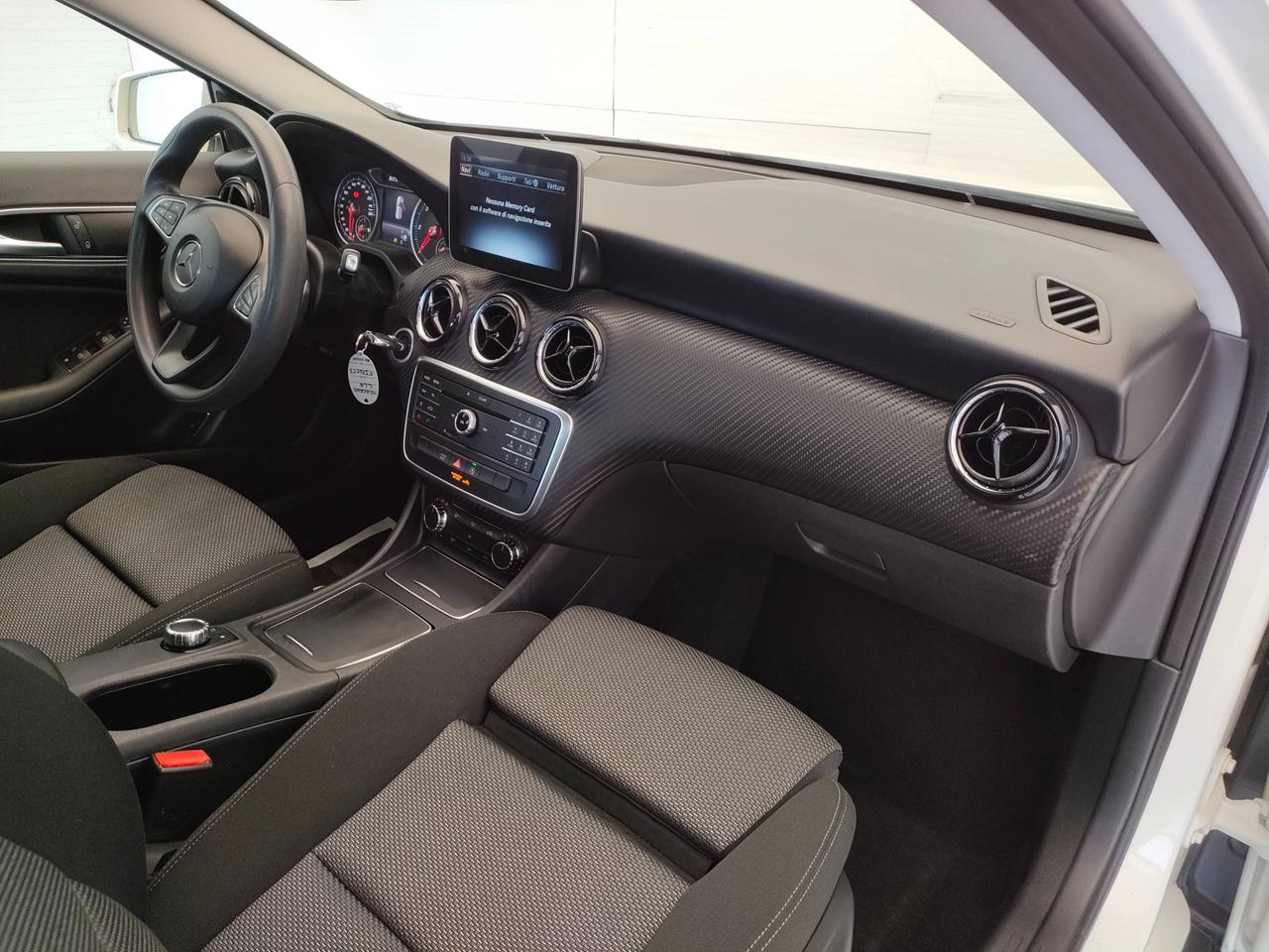 Mercedes-Benz GLA-X156 2017 - GLA 180 d Business auto