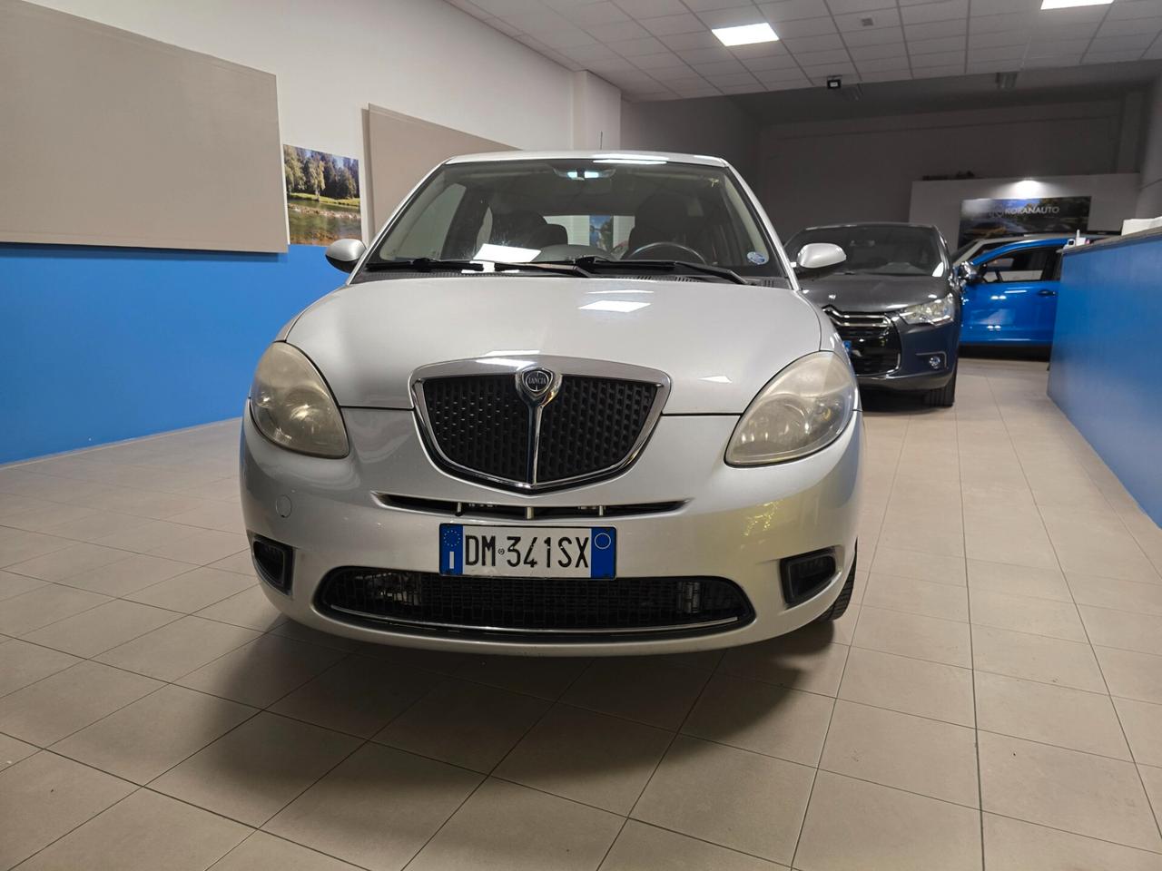 Lancia Ypsilon 1.4 16V Sport MomoDesign