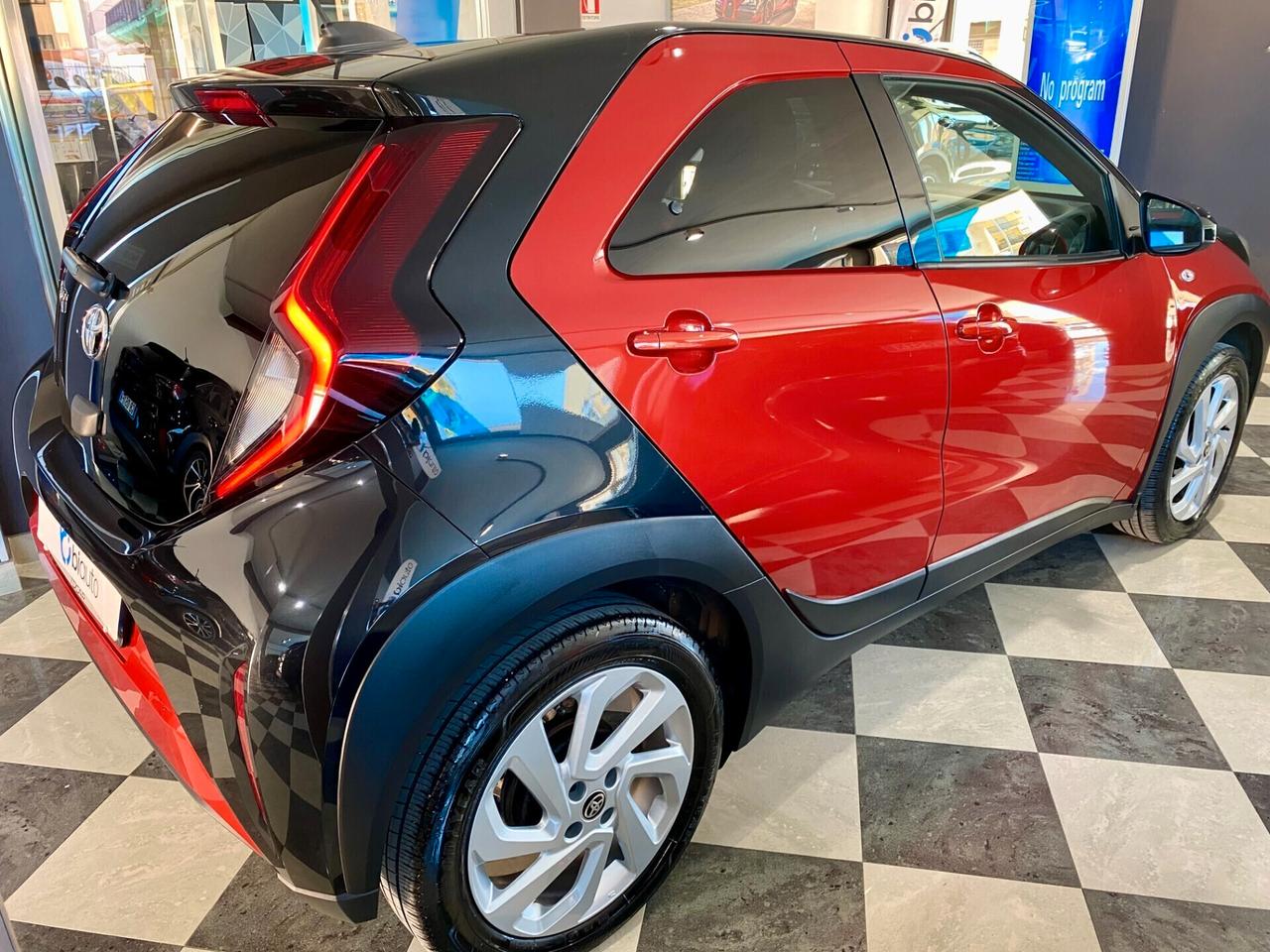 Toyota Aygo X 1.0 VVT-i 72 CV 5 porte Lounge-2022