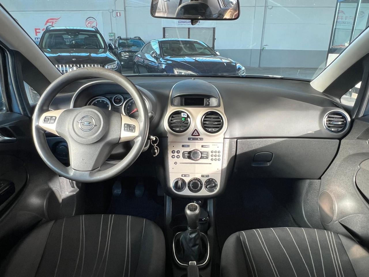 Opel Corsa 1.2 5 porte Cosmo