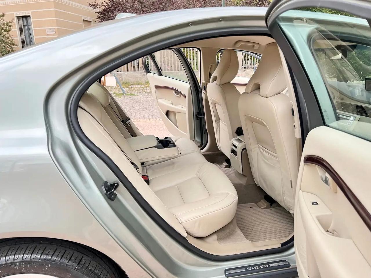 Volvo S80 4.4 V8 aut. AWD Summum