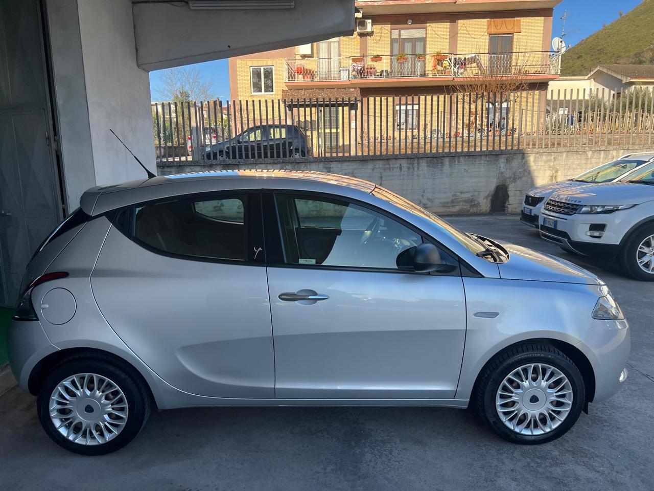 Lancia Ypsilon 1.2 69 CV 5 porte Silver