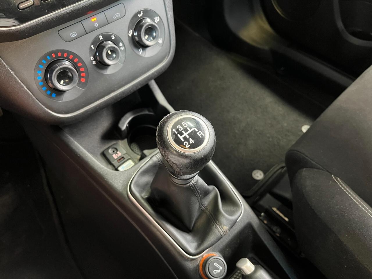 Fiat Punto 1.2cc LOUNGE 69cv EURO6B 5 P.TE - OK NEOPAT.