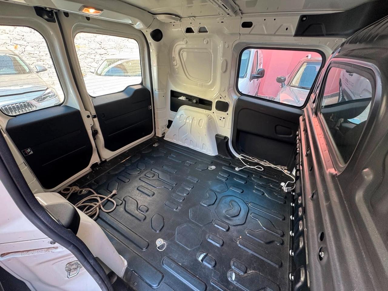 Fiat Doblò 1.6 MJT 105CV S&S PC-TN Cargo Lounge