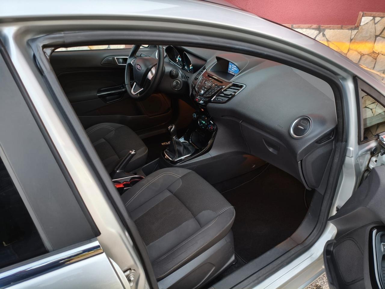 Ford Fiesta 1.5 TDCi 75CV 5 porte Titanium