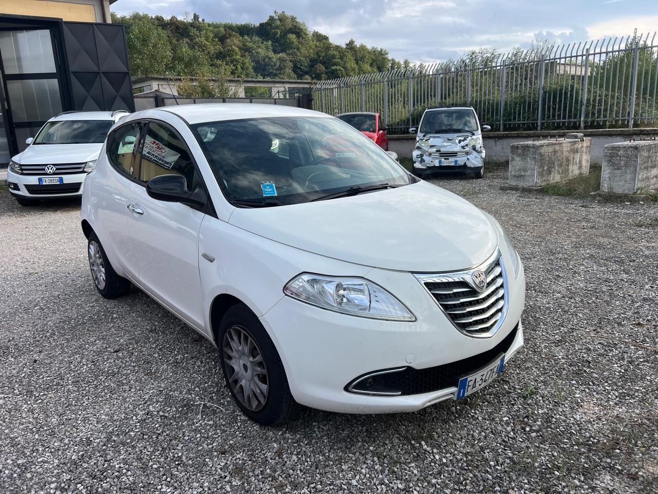 Lancia Ypsilon 0.9 TwinAir 85 CV 5 porte Metano Ecochic Gold