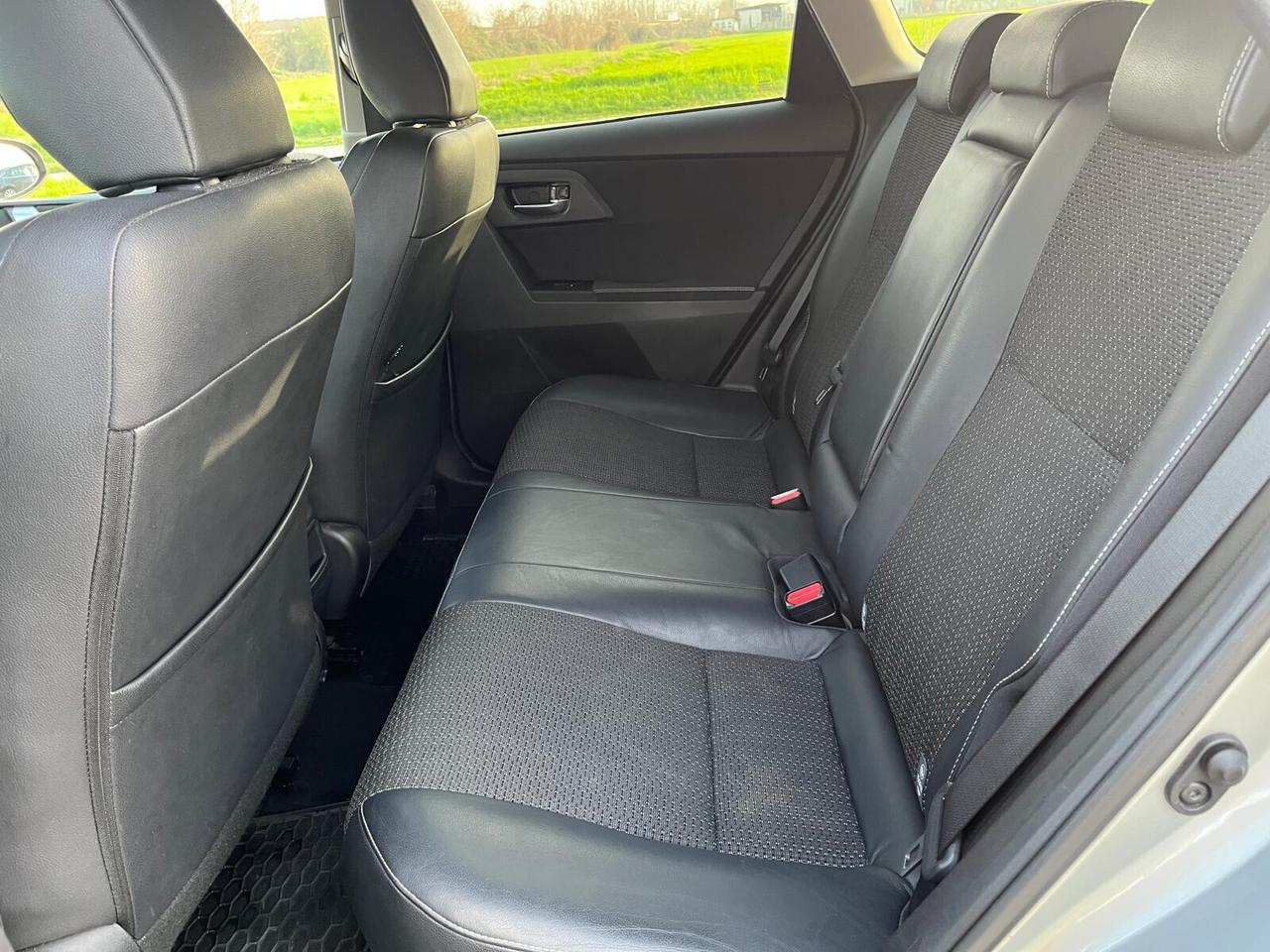 Toyota Auris 1.8 Hybrid 5 porte