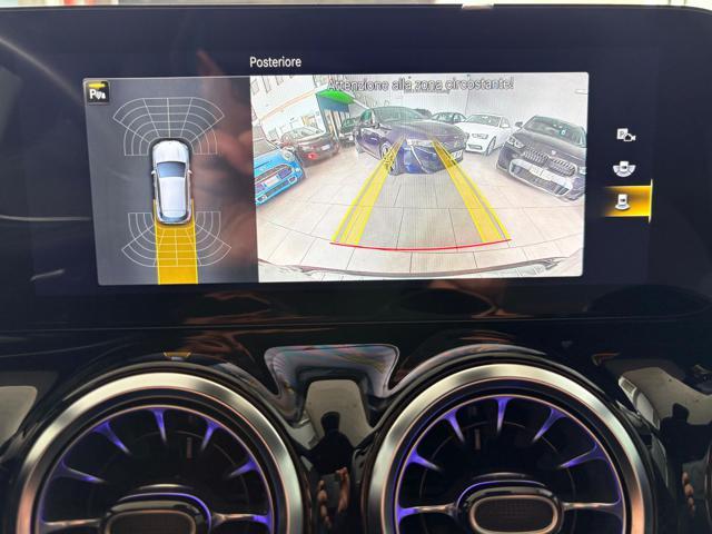 MERCEDES-BENZ GLA 180 d Premium AMG Night Pack AMBIENT * NEOPATENTATI *