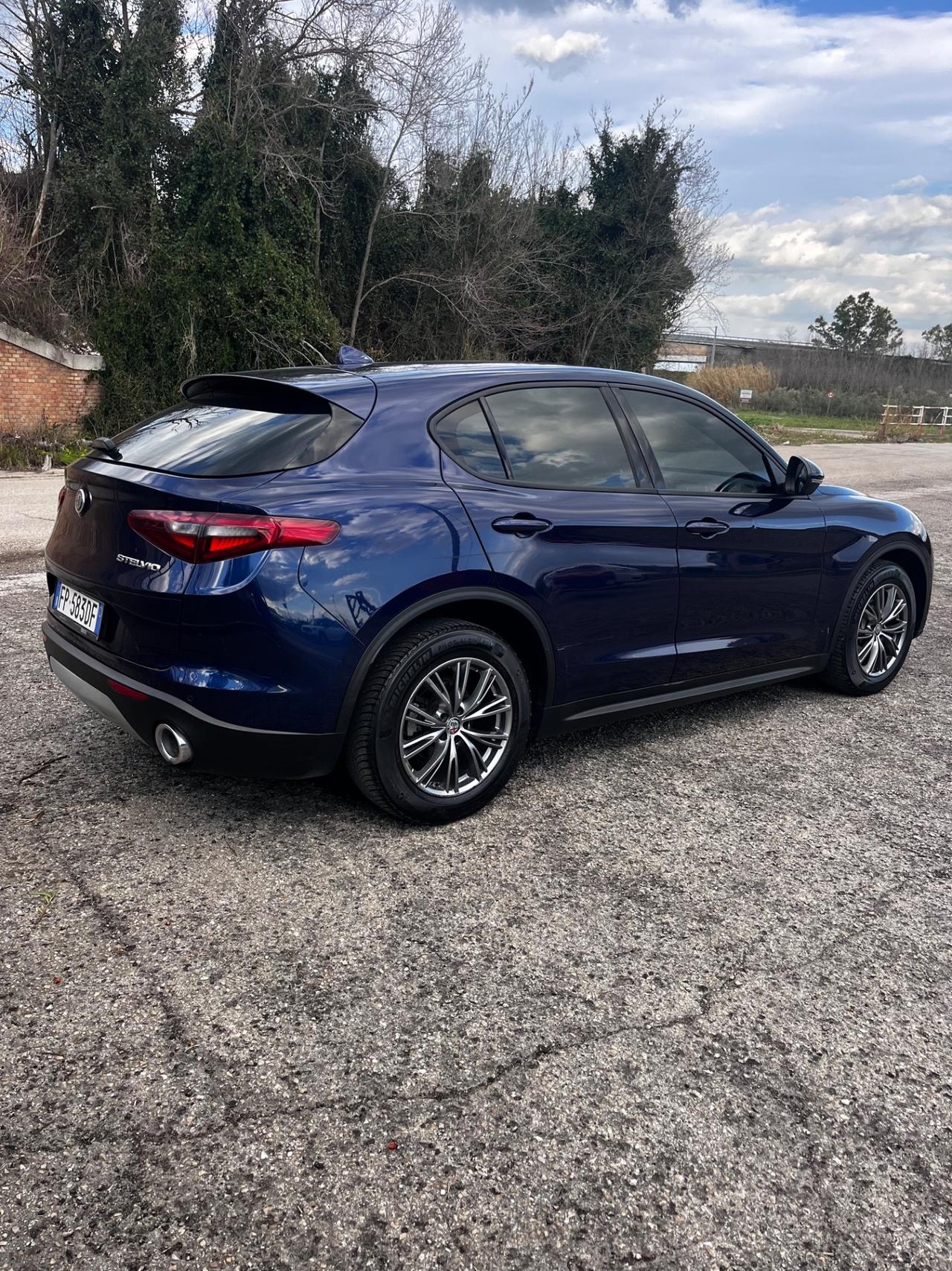 Alfa Romeo Stelvio 2.2 Turbodiesel 180 CV AT8 RWD