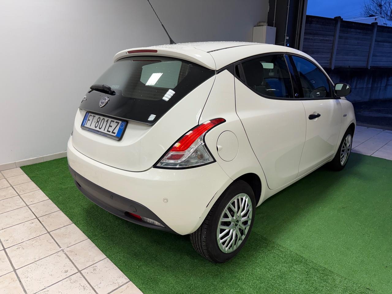 Lancia Ypsilon 1.2 69 CV 5 porte S&S Gold