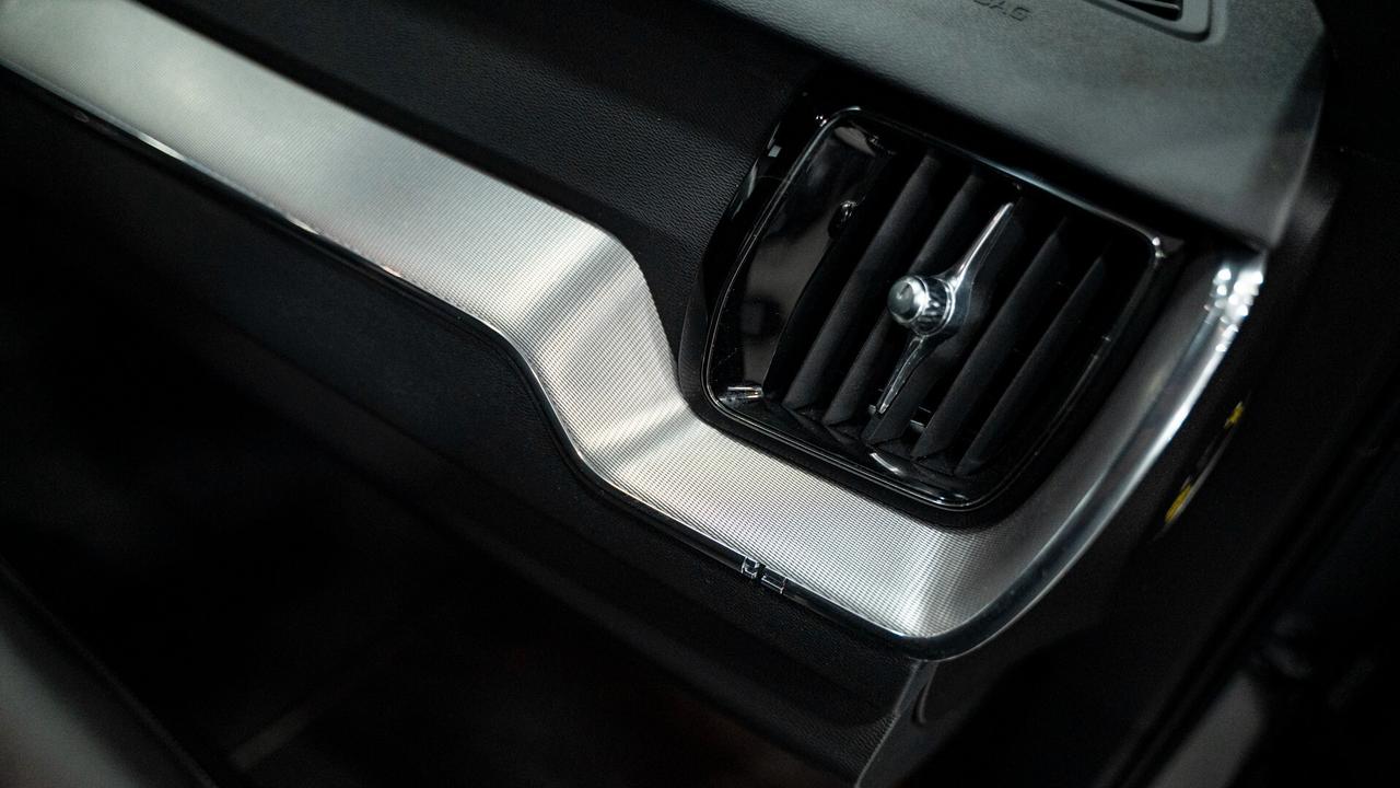 Volvo XC 60 XC60 B4 2.0 AWD R DESIGN AUTO XENO PELLE NAVI FULL OPTIONAL
