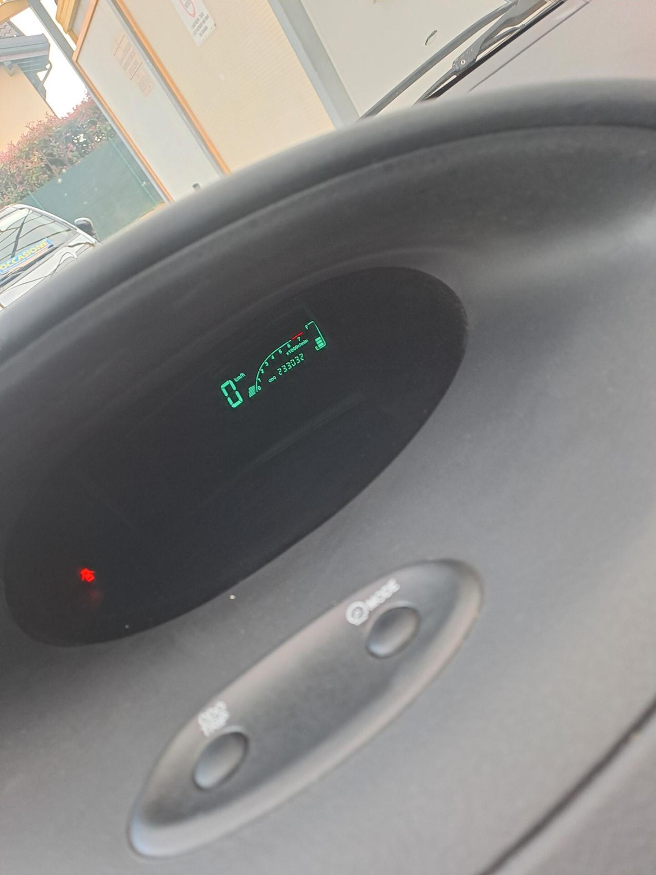 Toyota Yaris 1.3i 16V cat 5 porte Sol