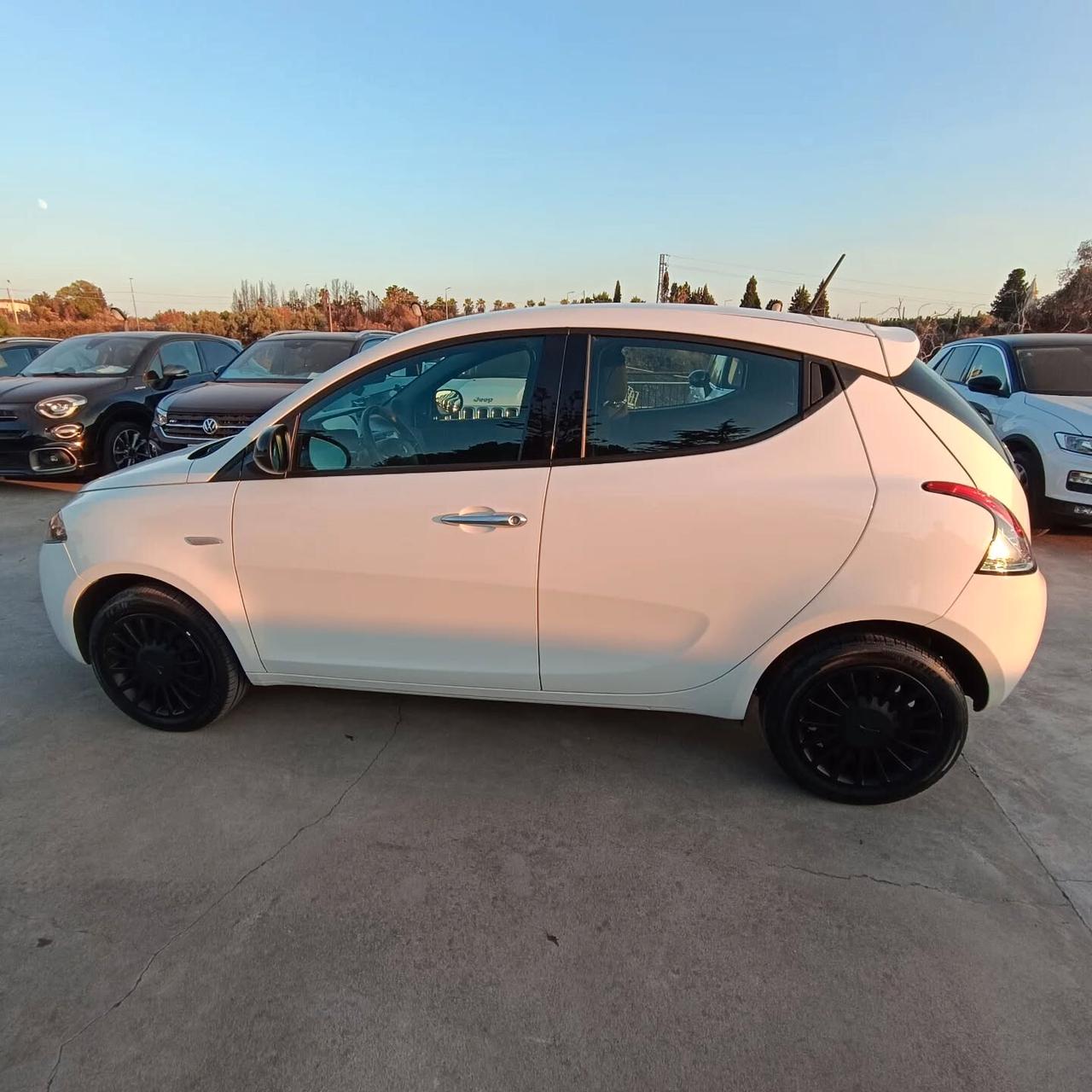 Lancia Ypsilon 1.0 SOLI 23.000KM