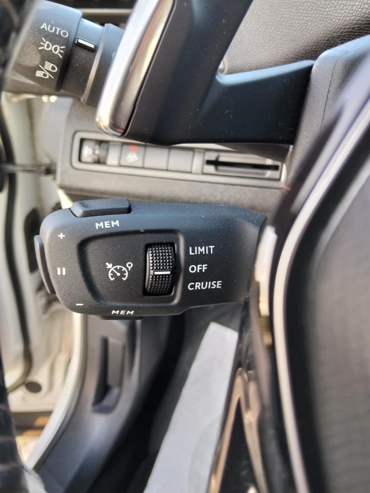Peugeot 3008 PureTech Turbo 130 S&S EAT8*Navi*Camera*