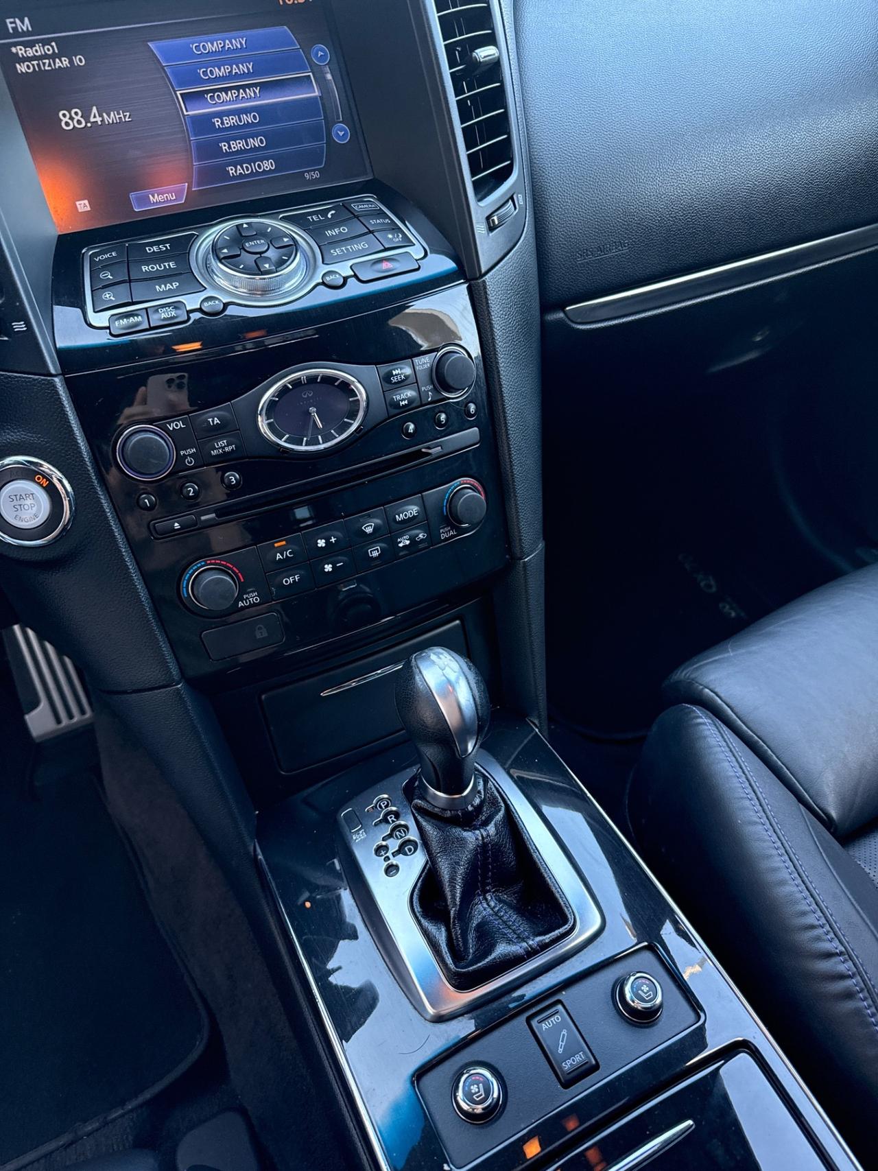 Infiniti QX70 3.0 diesel V6 AT S Design