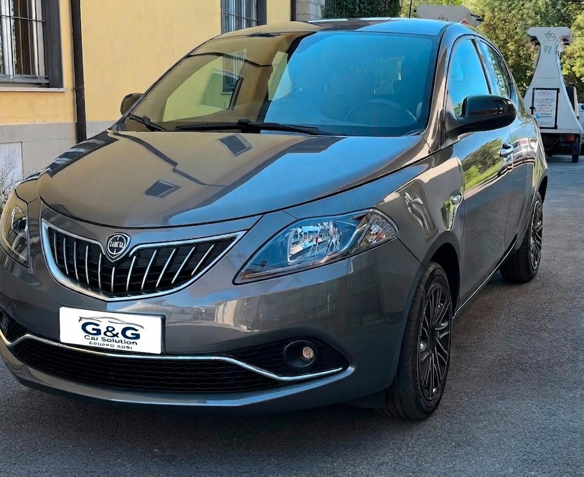 Lancia Ypsilon 1.0 Hybrid Gold