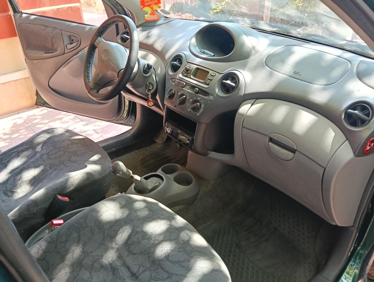 Toyota Yaris 1.0i 16V cat 5 porte Sol
